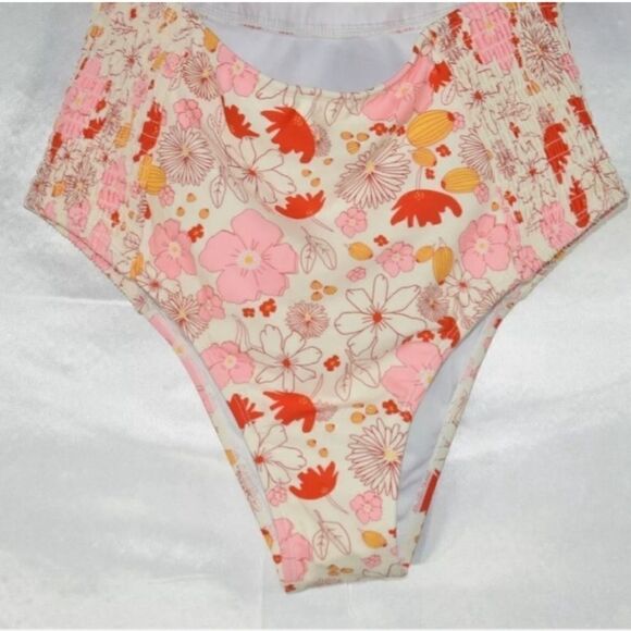 NWT Lolli Swim Floral Smocked Cut Out Halter Swimsuit Cream 1 piece - Size 1XL - Picture 3 of 7